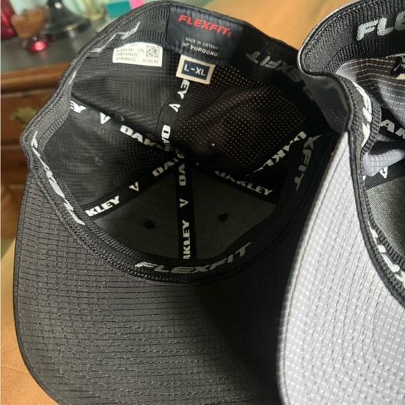 Oakley hats flex fit XL - Picture 3 of 4